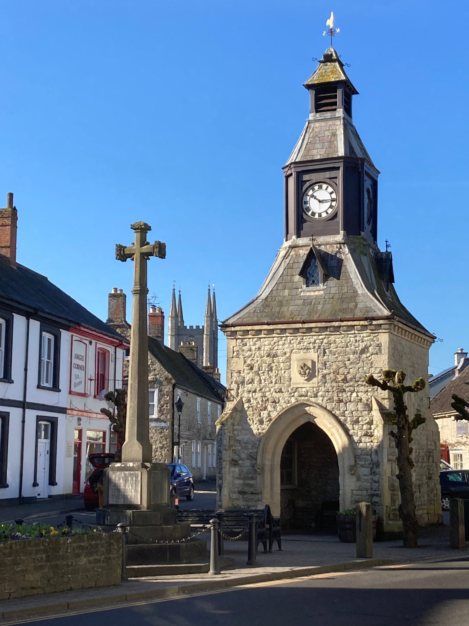 MERE - PLACES TO STAY AND THINGS TO SEE